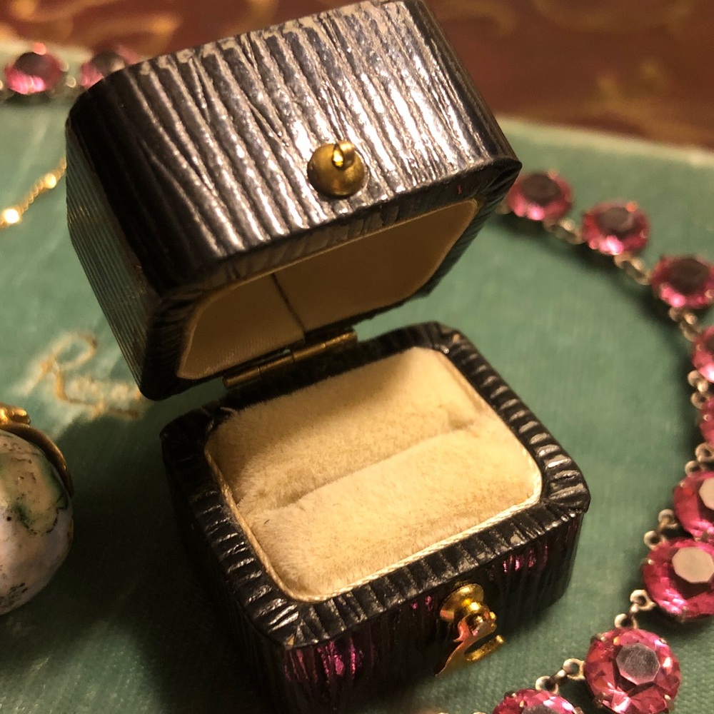 Georgian style small ring presentation box